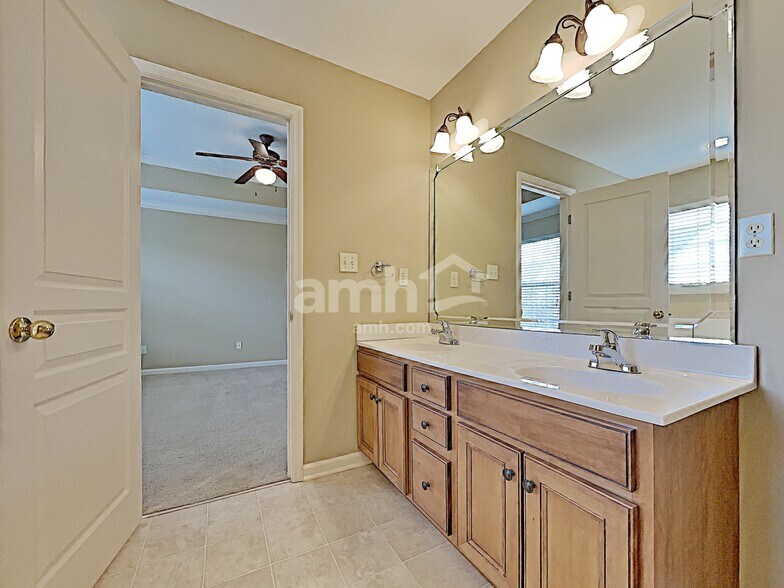 Building Photo - 1515 Pathfinder Ln