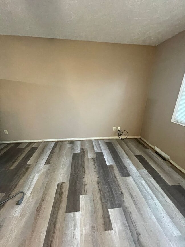 Building Photo - Newly updated! 3 bedroom, 2 bath home located near Skyview Lake! More updated photos to come!