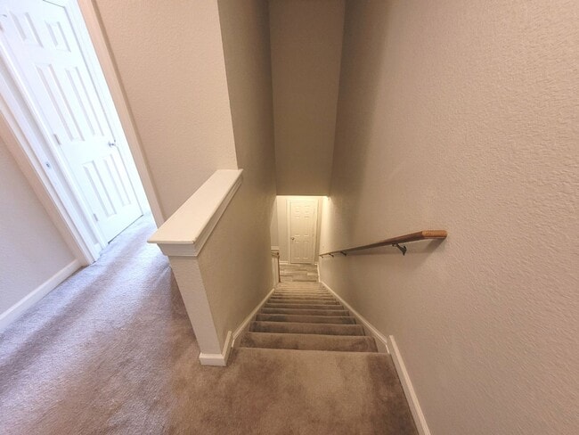 Building Photo - Gorgeous Townhome-Style Condo in Virginia Beach!