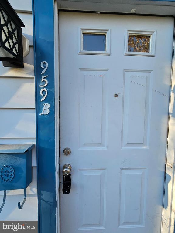 Building Photo - 959 S Main St