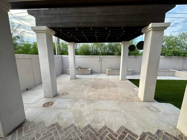 Building Photo - 7938 Elka Lp