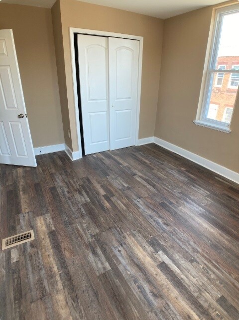 Building Photo - 1950 Clarence St