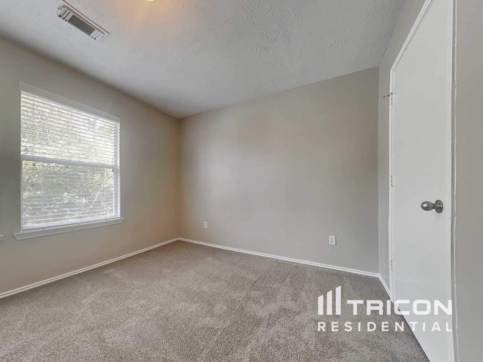 Building Photo - 16783 Fallen Timbers Dr