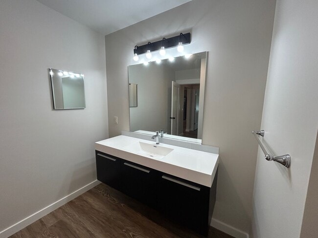 Building Photo - West AVL - 1/1 Like New Duplex