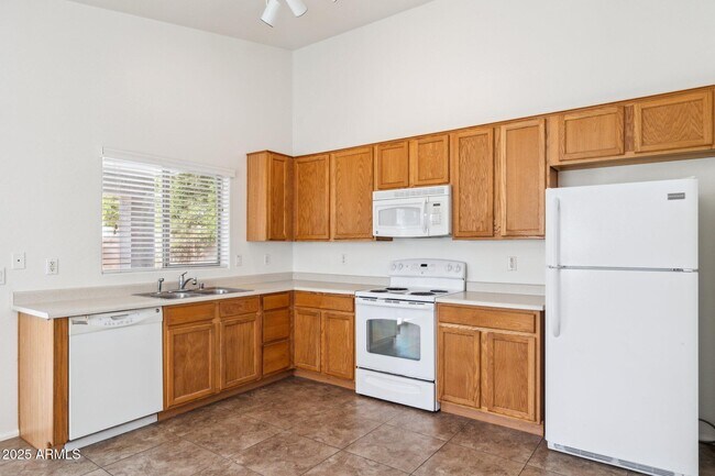 Building Photo - 16579 W Marconi Ave
