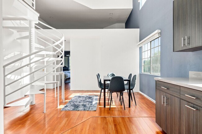 Building Photo - 10777 Ashton Ave