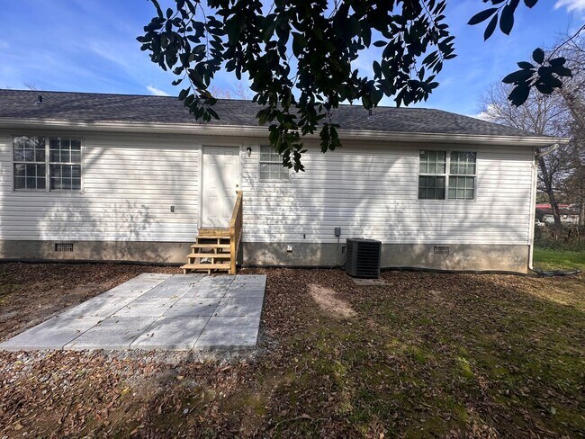 Building Photo - 121 Clyde Dr