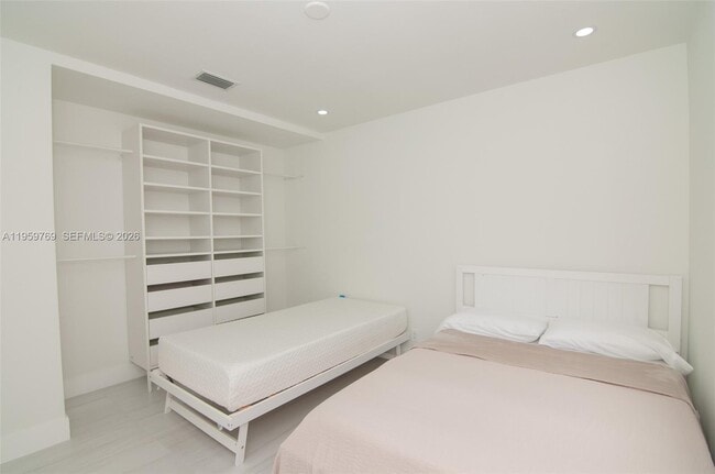 Building Photo - 4420 Dogwood Cir