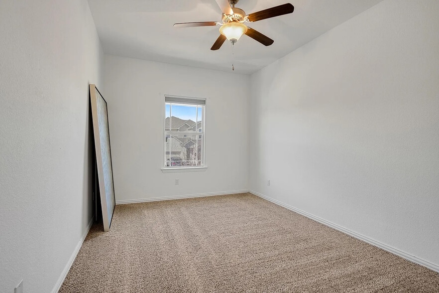 Building Photo - Room in House on Rancho Verde Dr