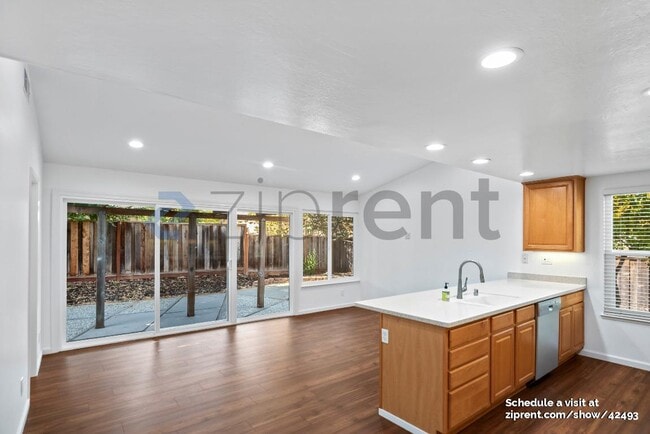 Building Photo - 516 Tanager Rd
