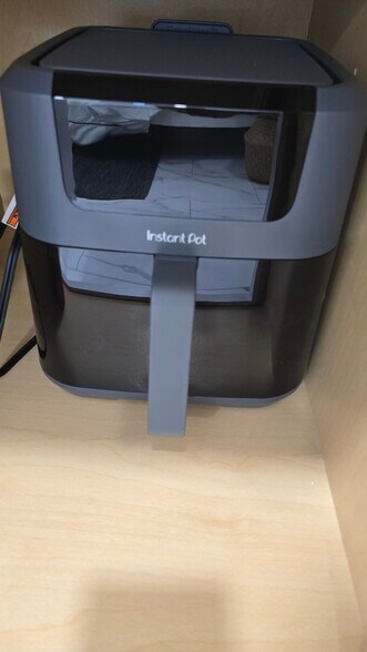 Air fryer - 19353 SW 103rd Ct