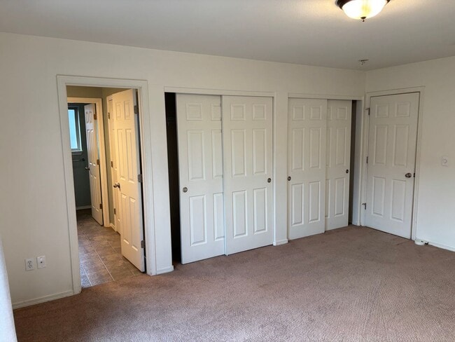 Building Photo - Bend Home with Fully Fenced Backyard and P...