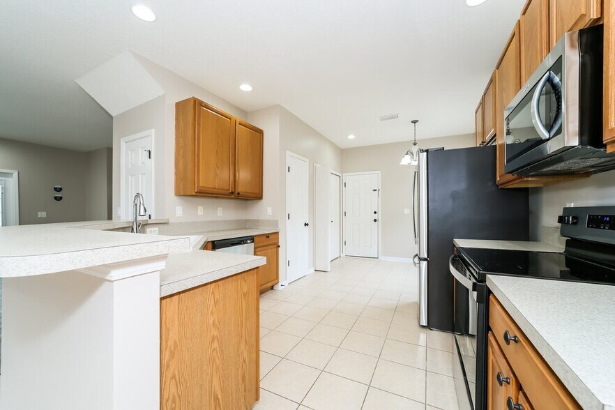 Building Photo - 375 Summercove Cir