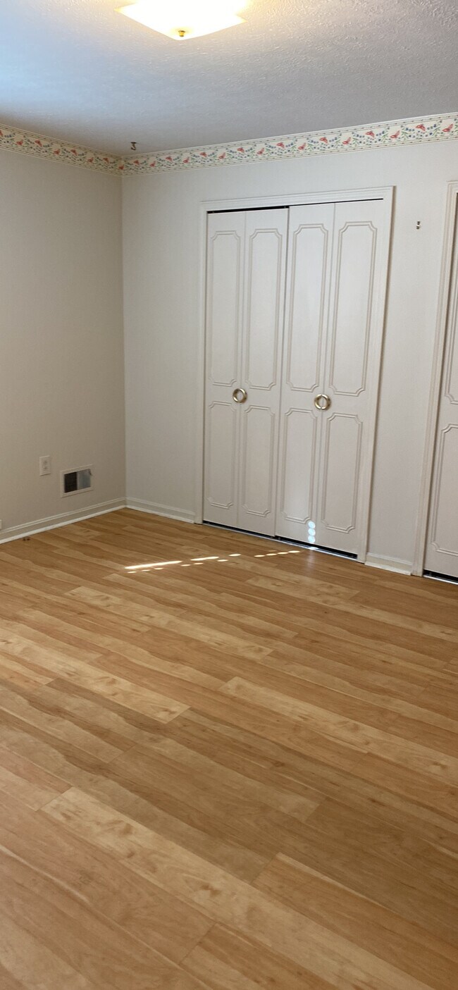 Building Photo - 3113 Pomeroy Dr