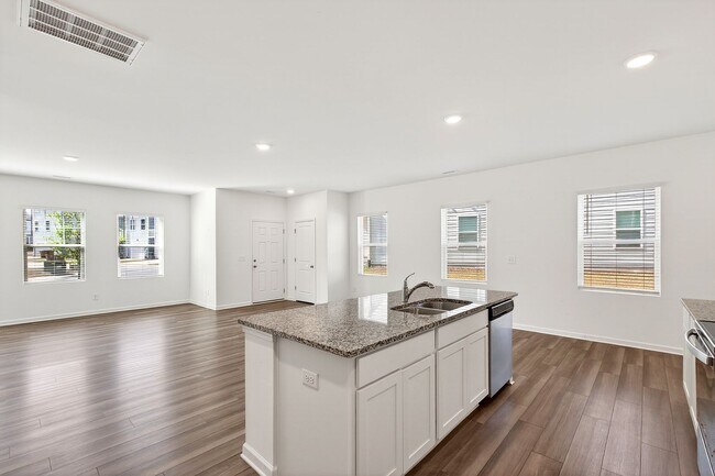 Building Photo - Charming 3BR End-Unit Townhome in Wake Forest!