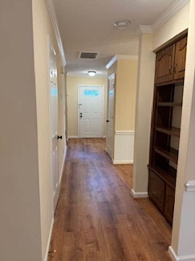 Building Photo - 3205 Coachman's Way