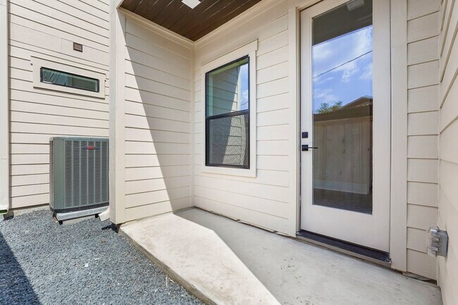 Building Photo - 4105 Allen St