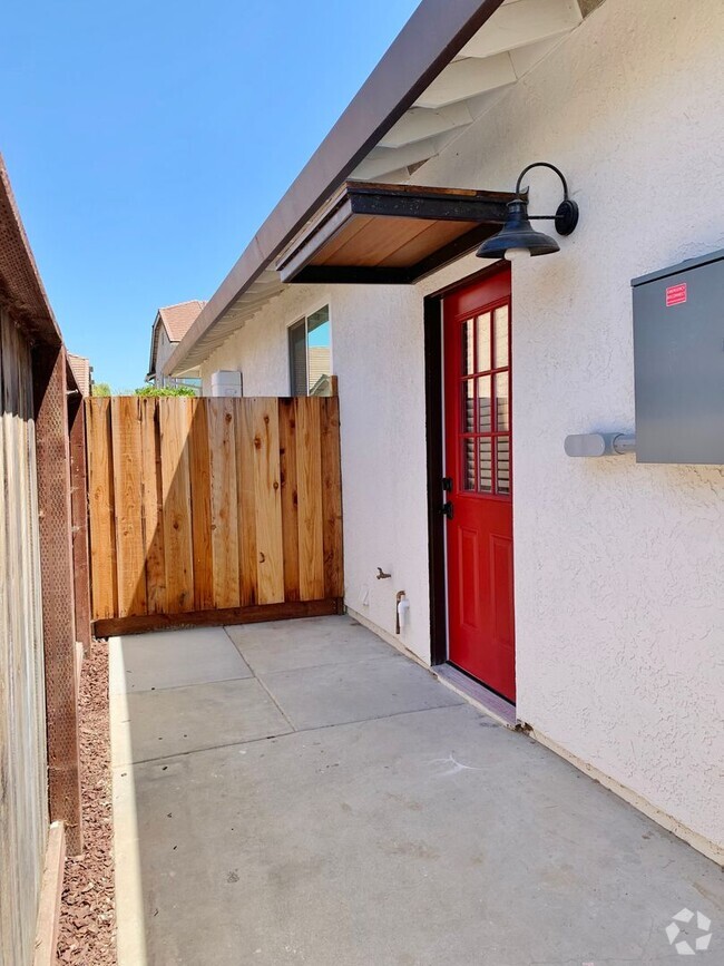 Building Photo - 900 Apricot Ln