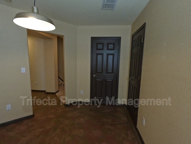 Building Photo - 2215 Harvest St