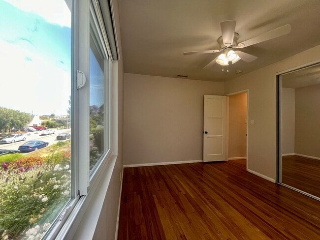 Building Photo - VISTA DEL ORO  3 BEDROOM HOUSE
