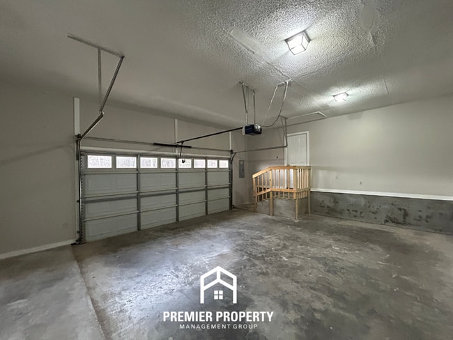 Building Photo - Spacious 3BR/2.5BA Olive Branch Home w/ Vaulted Ceilings, Fireplace, Formal Dining & Fenced Yard