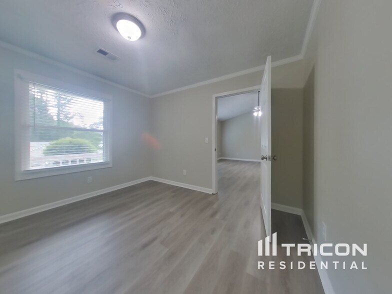 Building Photo - 337 Knollwood Ln
