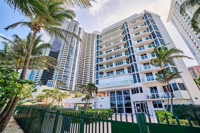 Building Photo - 17275 Collins Ave