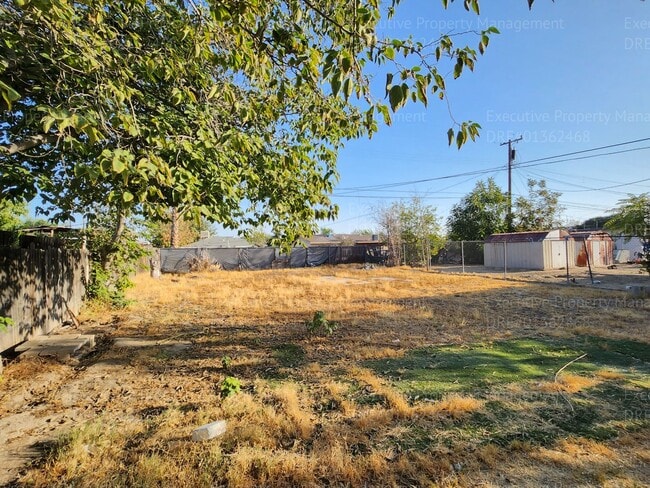 Building Photo - 2 bedroom 1 bathroom house.