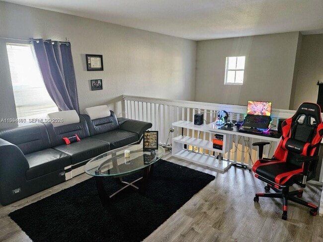 Building Photo - 165 NE 32nd Terrace