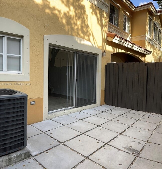 Building Photo - 8432 NW 107 Ct