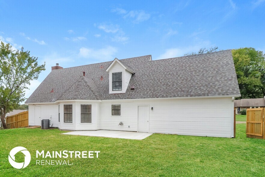 Building Photo - 7120 Oak Forest Dr