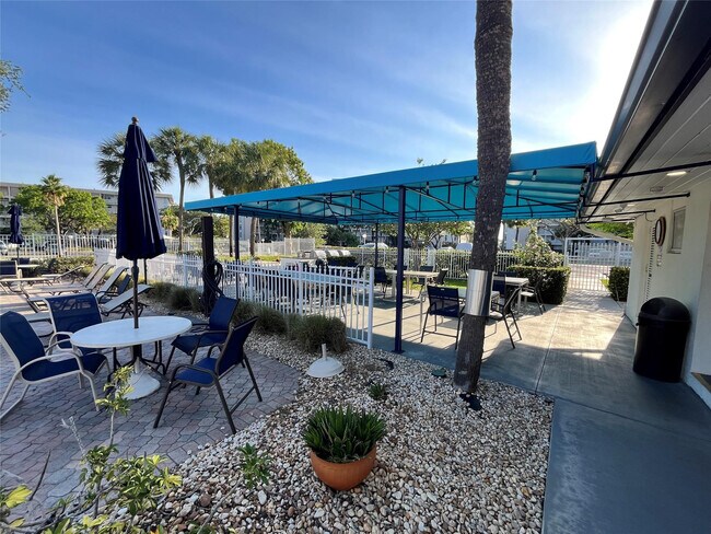 Building Photo - 2671 S Course Dr