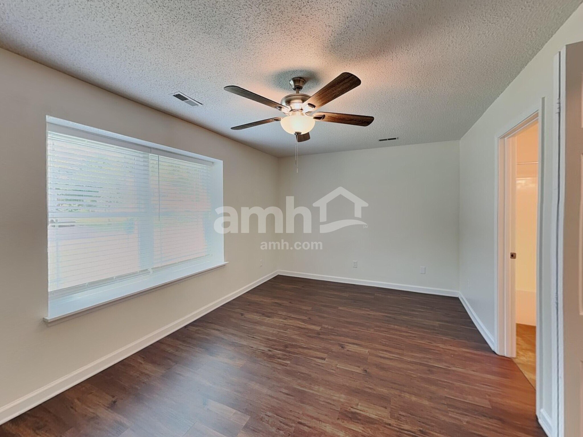 Building Photo - 528 Woodfield Cir