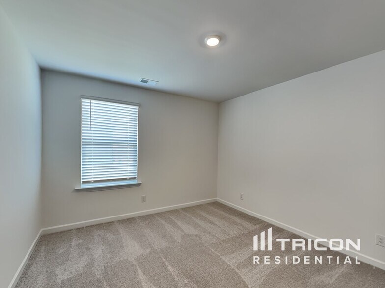 Building Photo - 1857 Holmsey Cir