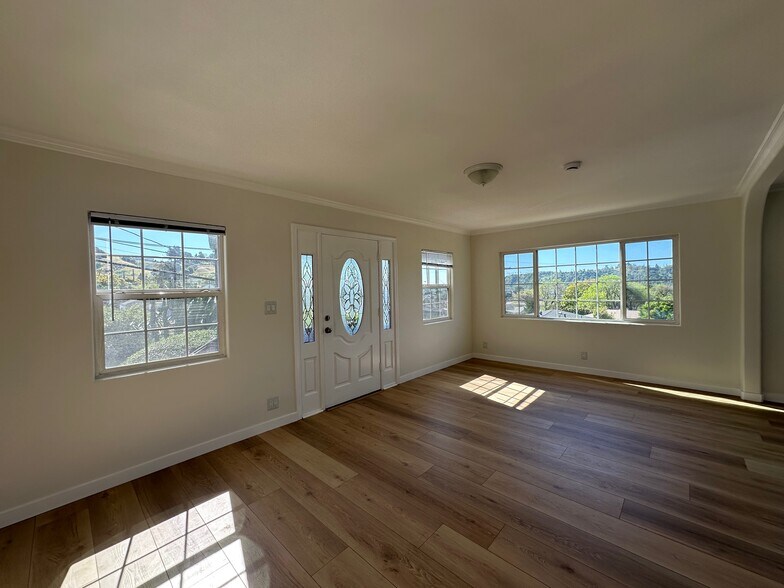 Building Photo - 3513 Loosmore St