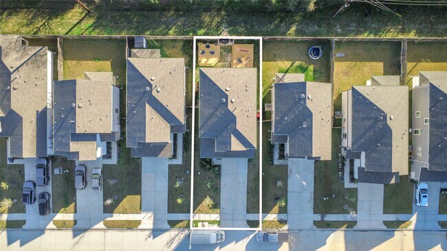 Building Photo - 25928 Chicory Dr