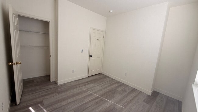 Building Photo - 3 Bed 2 Bath Available in Sunnyvale, CA!