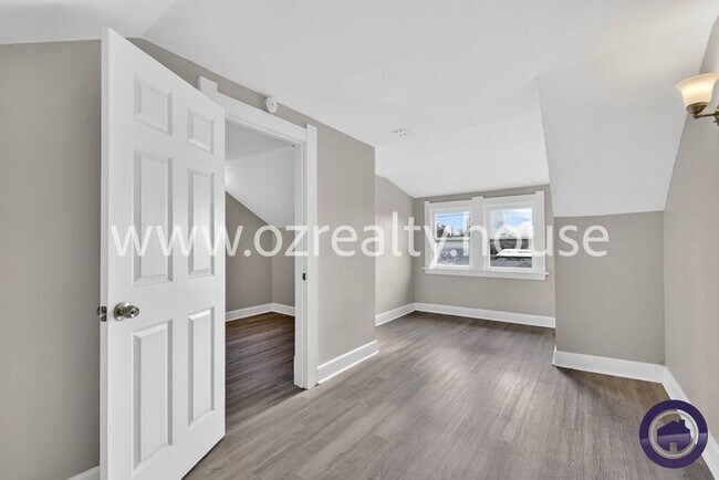 Building Photo - 1840 Marne Ave