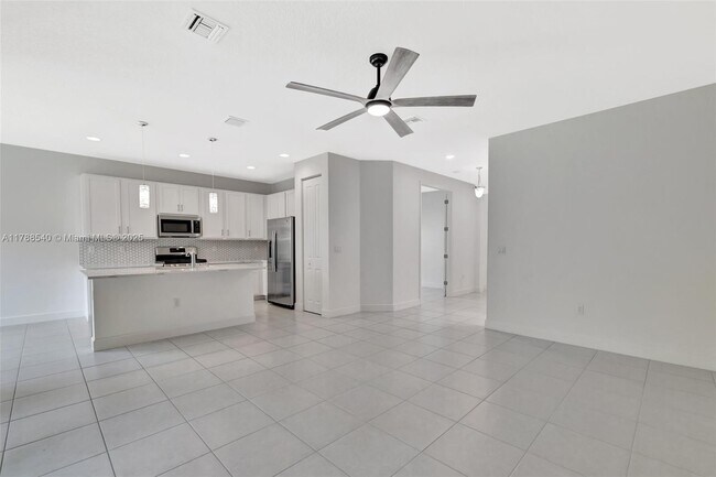 Building Photo - 12756 SW Clear Water Way