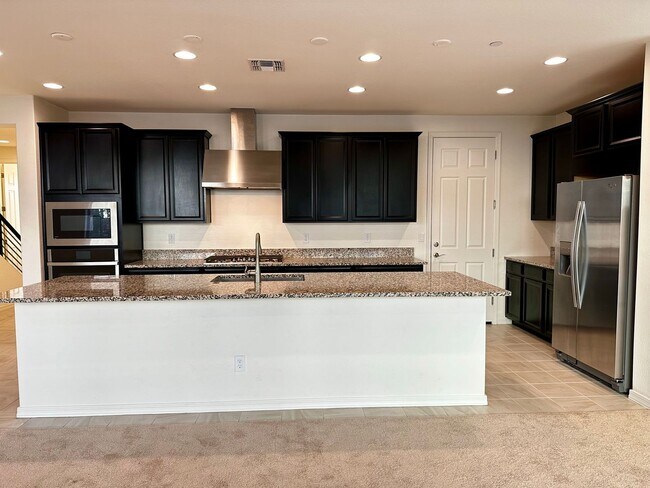 Building Photo - RECKER AND RAY MOVE IN READY 4 BEDROOM 2.5 BATHROOM HOME PERFECTLY LOCATED