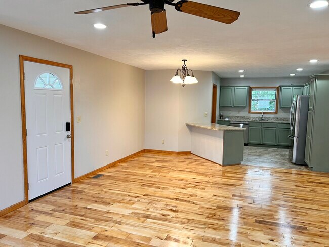 Building Photo - 359 Mt Branson Dr