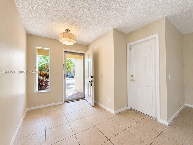 Building Photo - 854 San Remo Dr