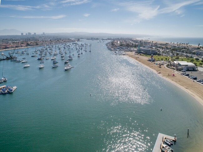 Building Photo - 215 20th St