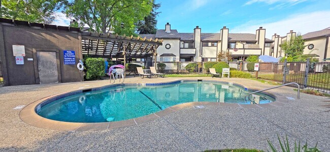 Building Photo - 210 Wales Dr