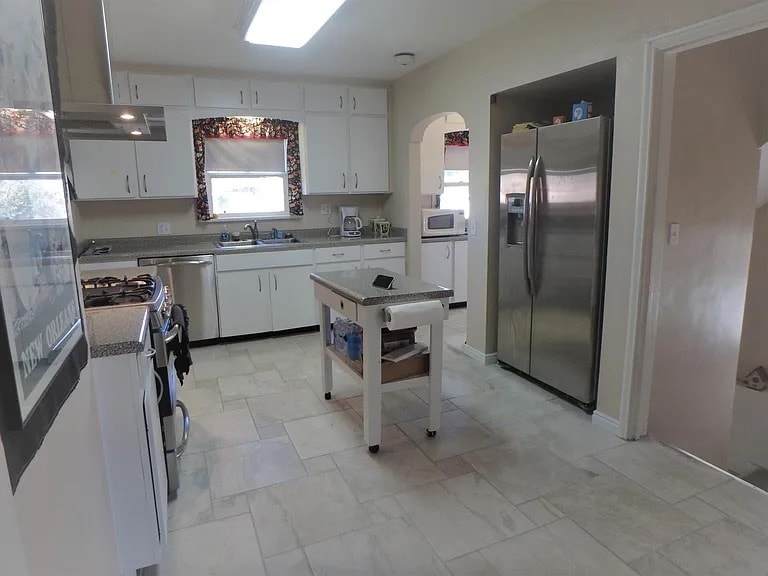 Kitchen - 446 Center St