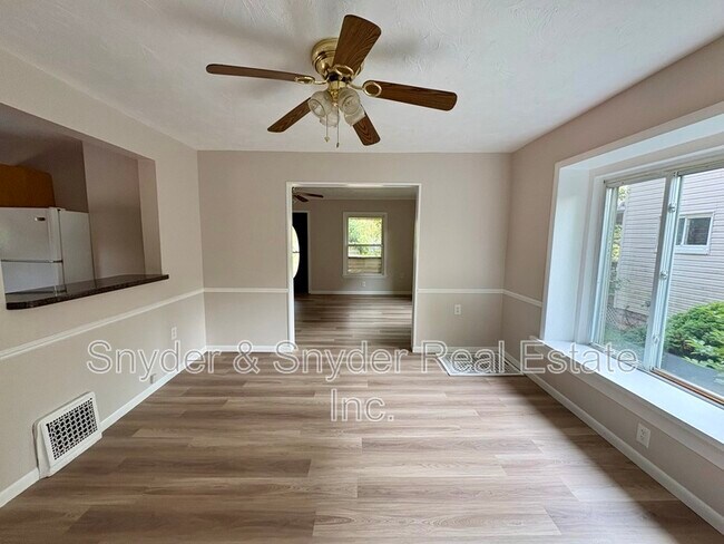 Building Photo - 605 Sackett Ave