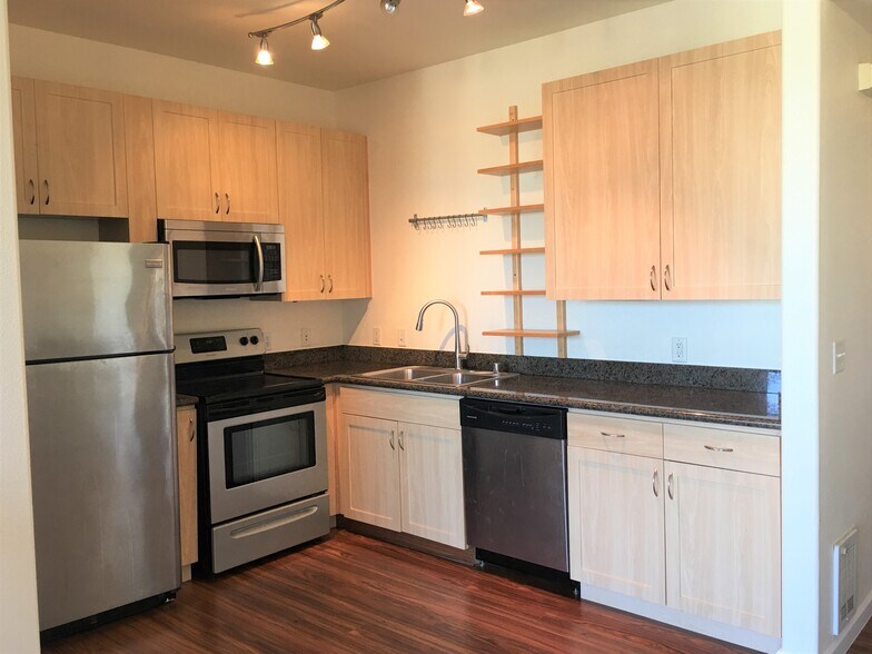 Building Photo - 1121 40th St