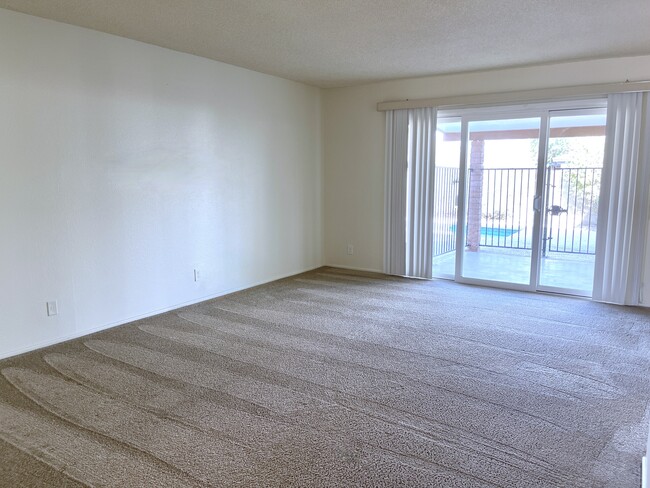 living room - 12607 N 35th St