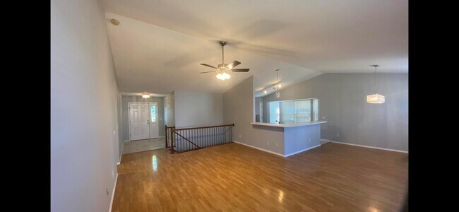 Building Photo - 3 Colonist Retreat Ct