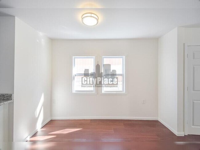 Building Photo - 227 S Dearborn St